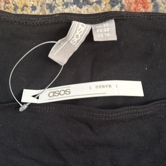 ASOS CURVE long off shoulder sleeve pleated crisscross keyhole back Plus Size 16 - Picture 2 of 3